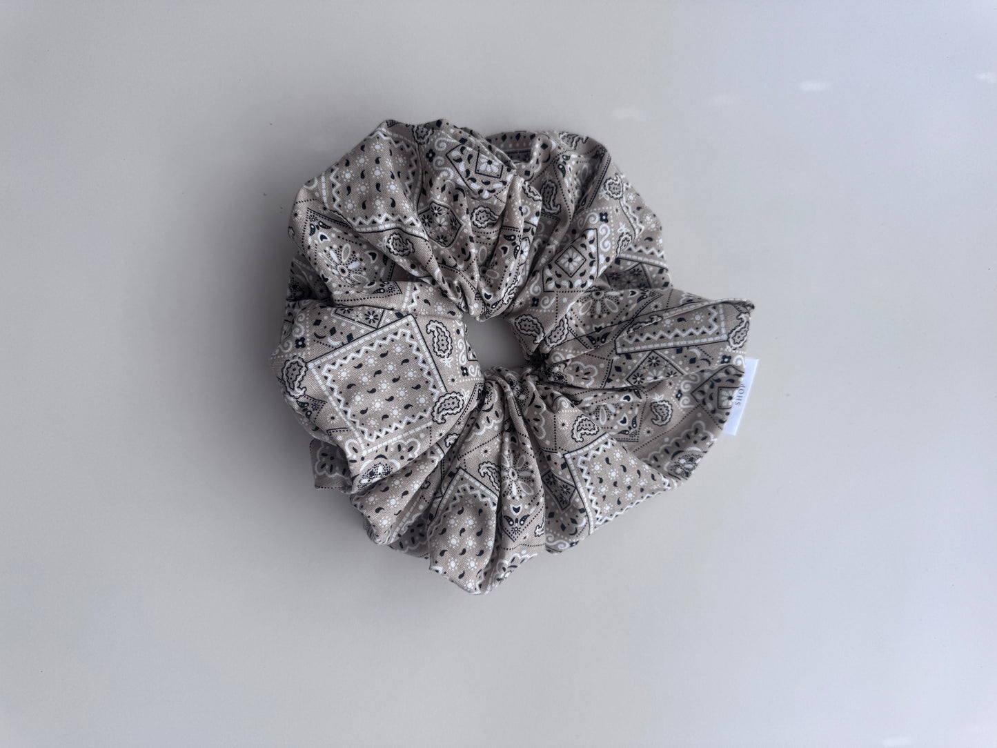 Tan Paisley Scrunchie (XL)