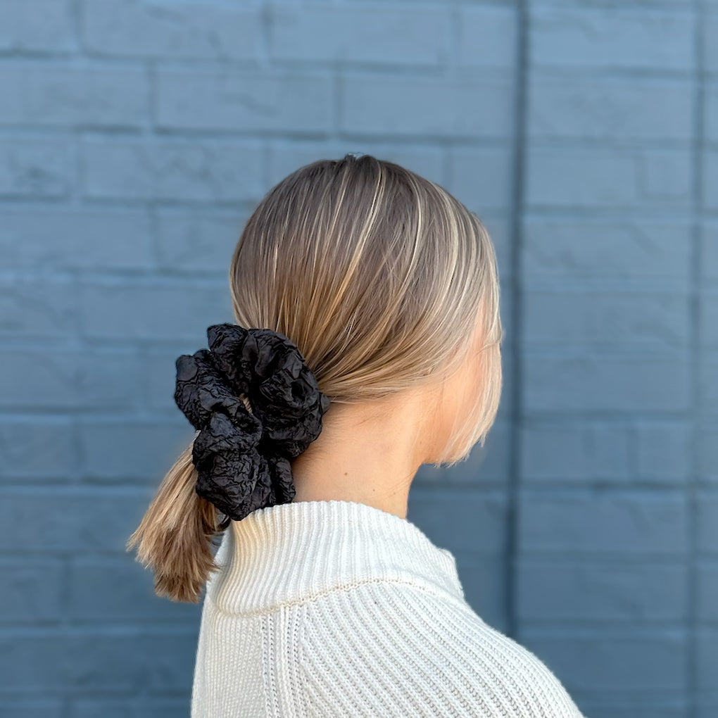 Black Popcorn Scrunchie (S)